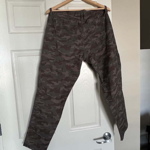 Gap muted camouflage chinos. Straight leg, no stretch. - Picture 4 of 5